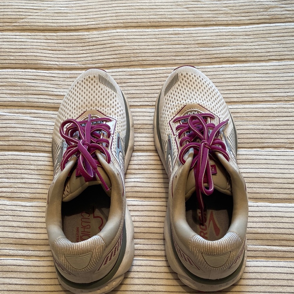 Brooks Ghost 12